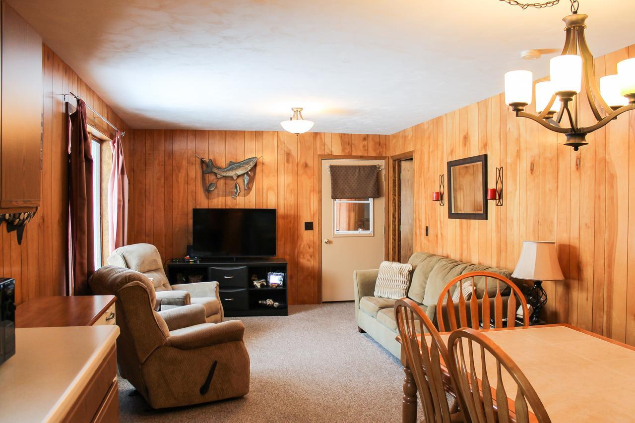 Nitschke'S Northern Resort Миноккуа Экстерьер фото