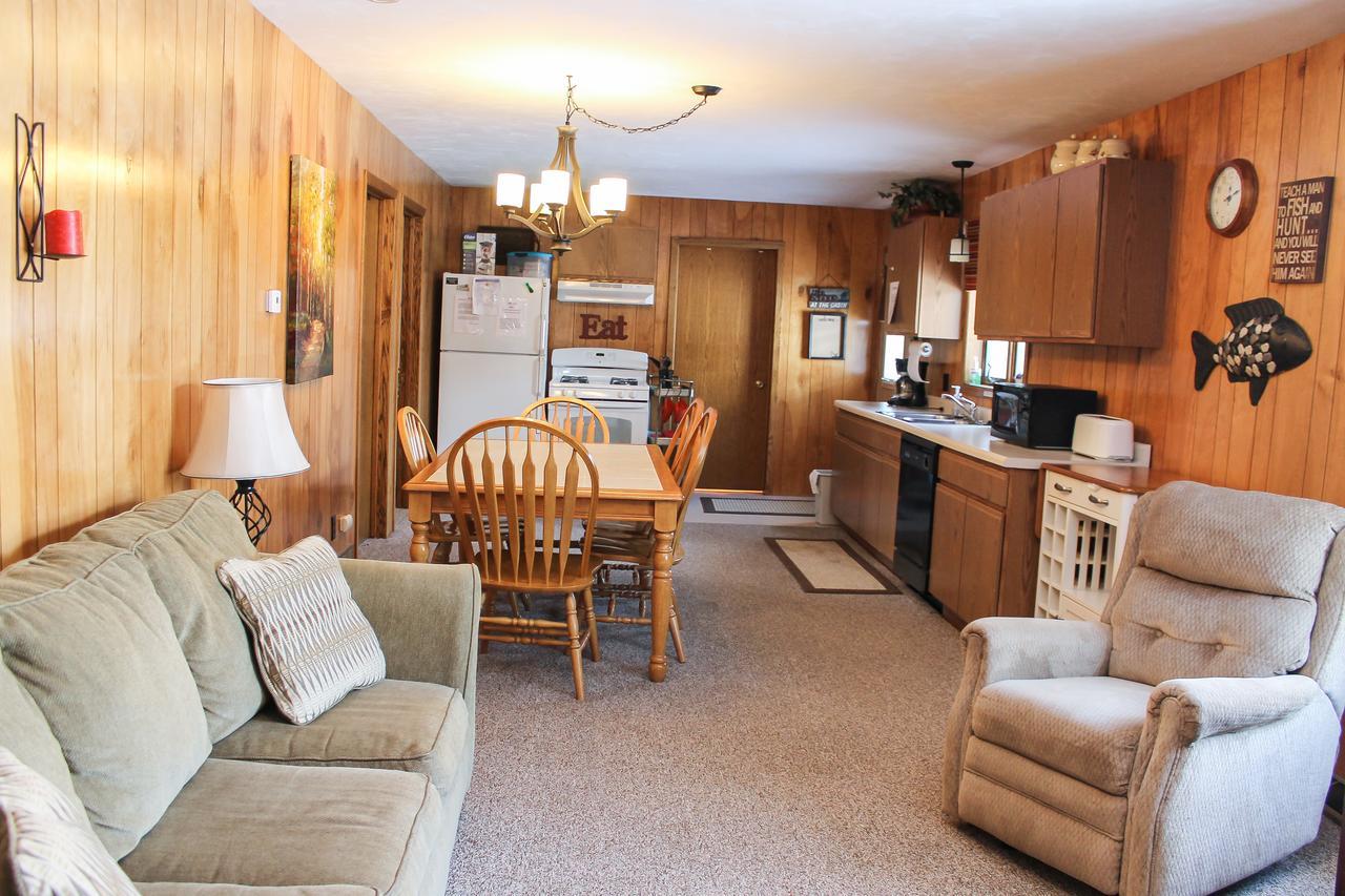 Nitschke'S Northern Resort Миноккуа Экстерьер фото