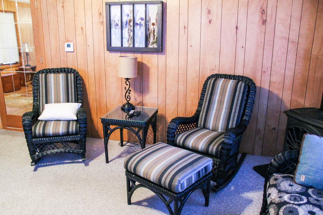 Nitschke'S Northern Resort Миноккуа Экстерьер фото